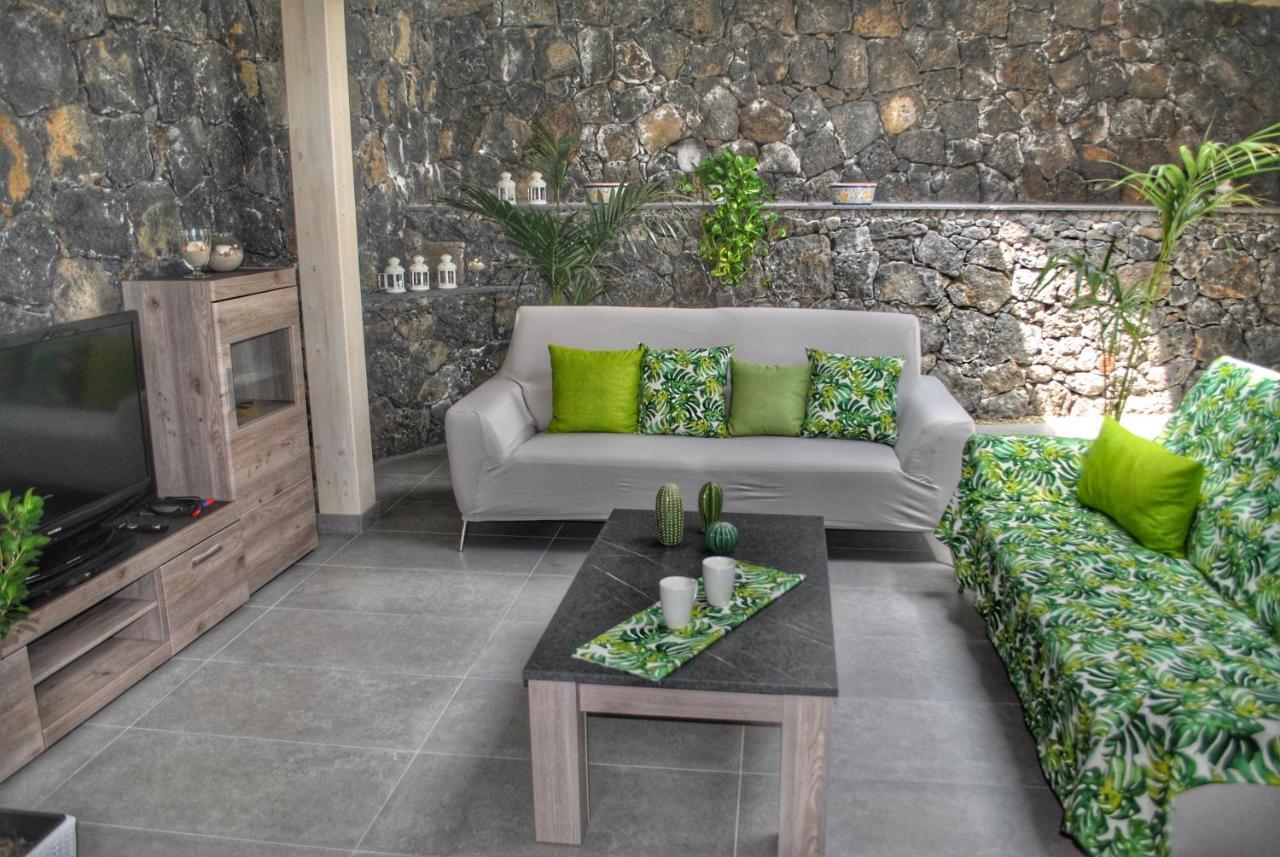 Villa Dedalisa By Holidayngo Acireale Exterior photo
