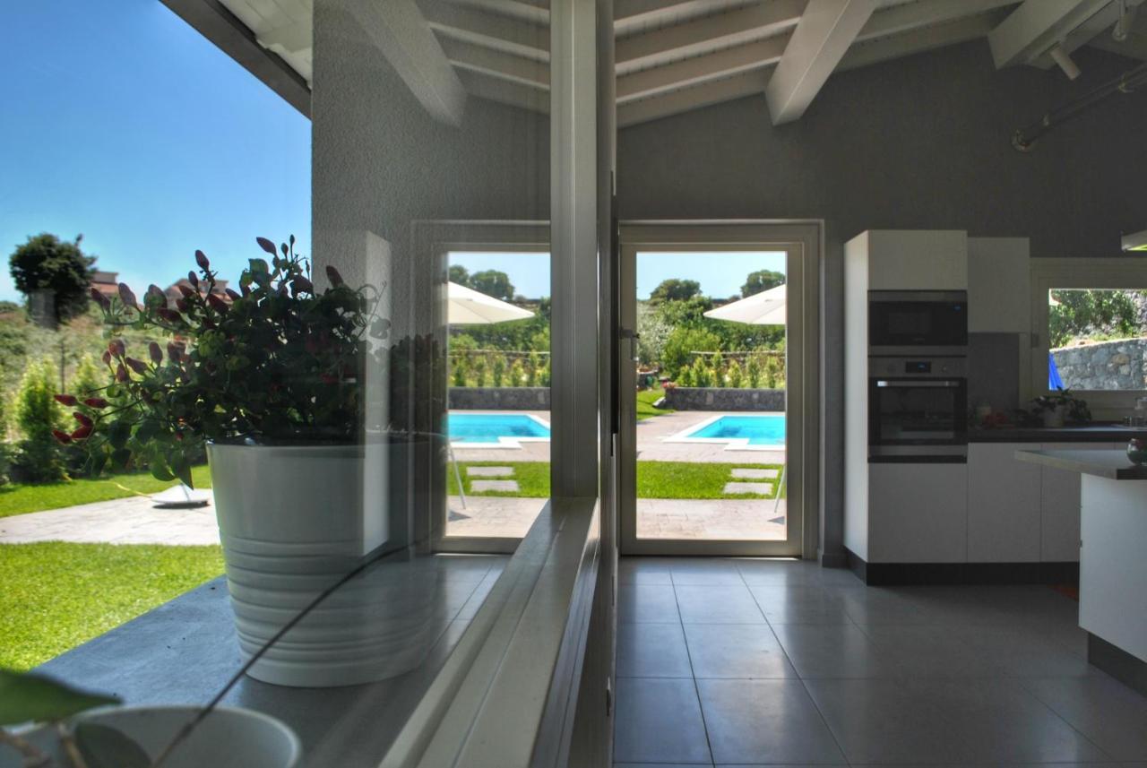 Villa Dedalisa By Holidayngo Acireale Exterior photo